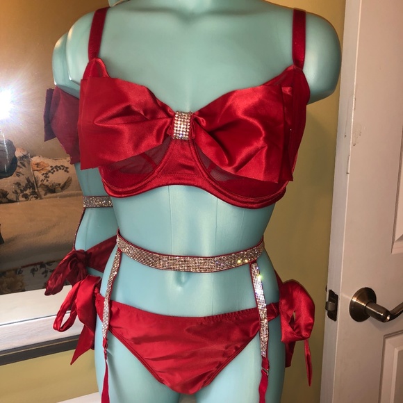 Victoria’s Secret Satin Bow Crystal Accent Push Up /Garter /Side Tie Cheeky NWT - Picture 1 of 10